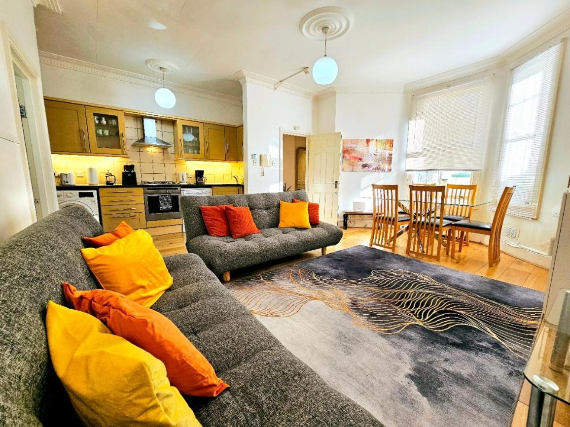 Spacious & Cosy 2 Bedroom Home Plus 2 Sofa-Beds With Private Entrance And Back Patio, 3 Min Walk To Earl'S Court Station London Exterior photo
