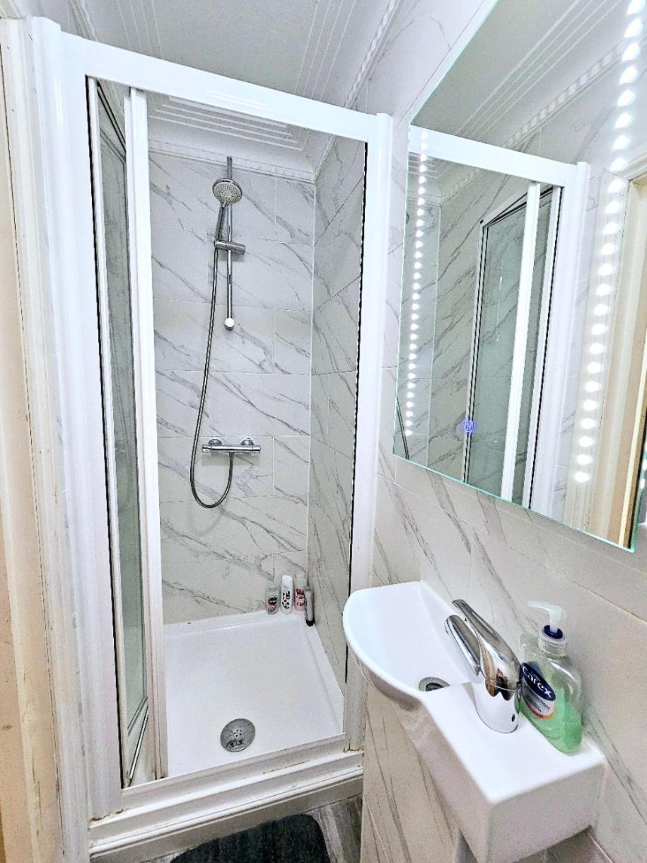 Spacious & Cosy 2 Bedroom Home Plus 2 Sofa-Beds With Private Entrance And Back Patio, 3 Min Walk To Earl'S Court Station London Exterior photo
